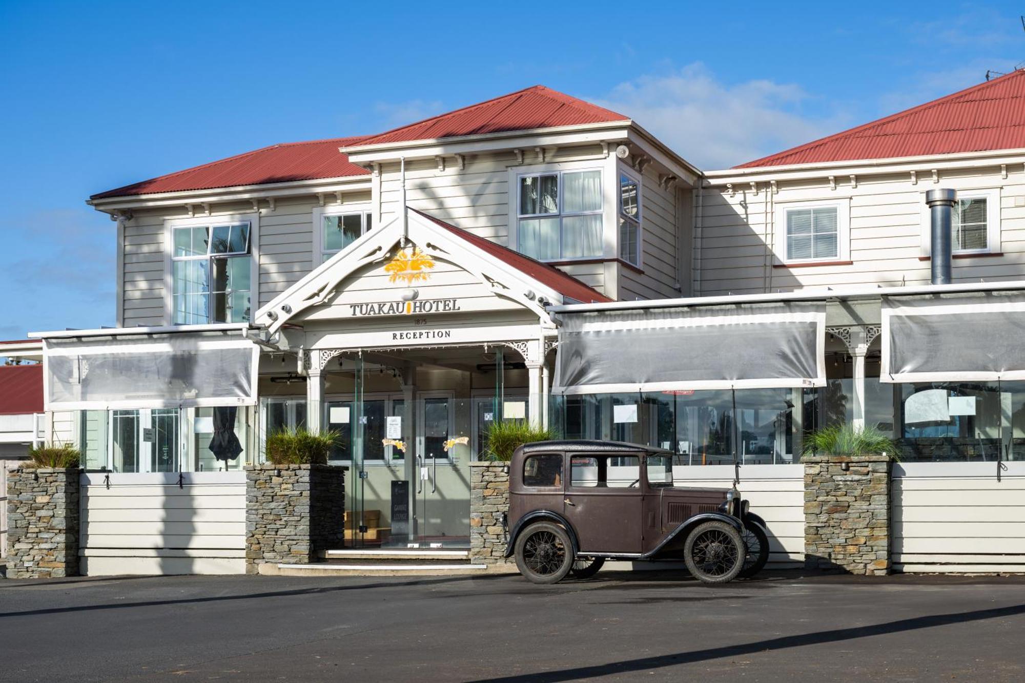 ツアカウ ホテル Tuakau エクステリア 写真